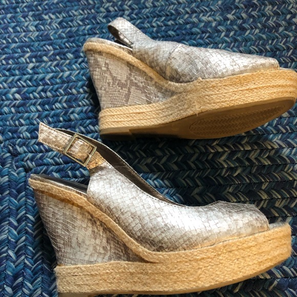 Moda size 6, silver sandals, wedge/platform style - Picture 4 of 4